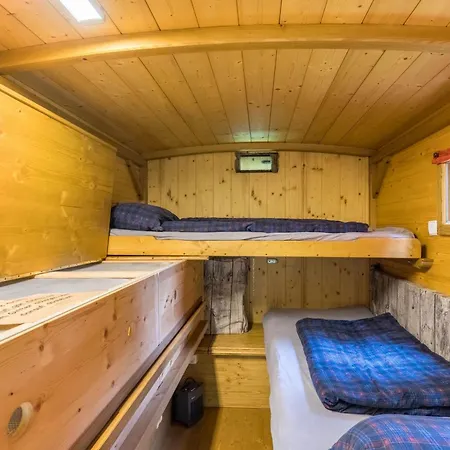 Bienenwagen Der Naturheilpraxis Melchger *